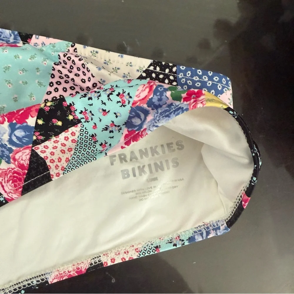 Nwt Frankie’s bikinis top